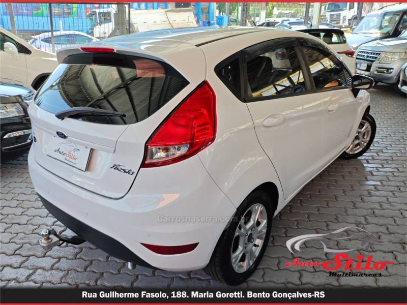 FORD - FIESTA - 2013/2014 - Branca - R$ 42.900,00
