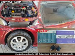 CHEVROLET - ASTRA - 2009/2010 - Vermelha - R$ 39.900,00