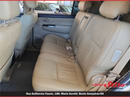 TOYOTA - HILUX SW4 - 2013/2014 - Prata - R$ 157.900,00