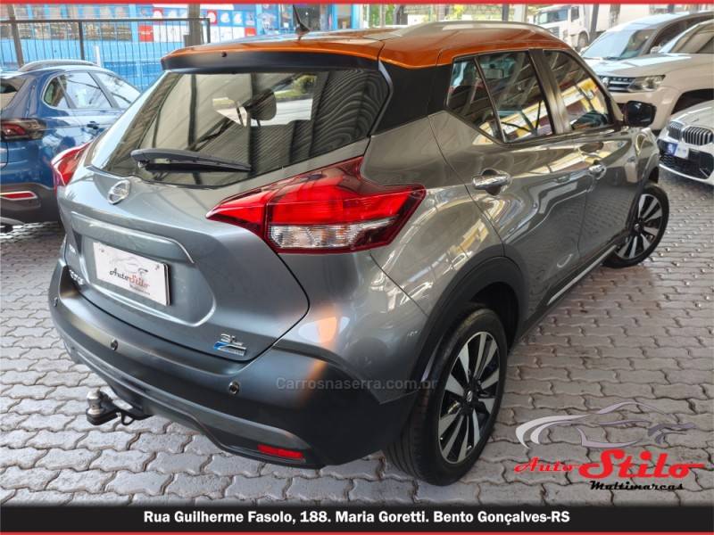NISSAN - KICKS - 2017/2018 - Cinza - R$ 84.900,00