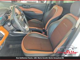 CHEVROLET - ONIX - 2017/2018 - Branca - R$ 69.900,00