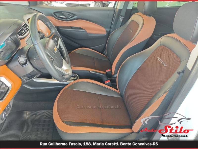 CHEVROLET - ONIX - 2017/2018 - Branca - R$ 69.900,00