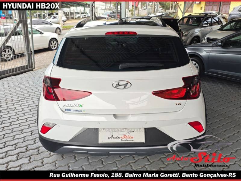 HYUNDAI - HB20X - 2021/2022 - Branca - R$ 84.900,00