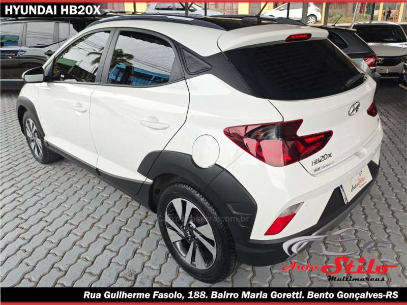 HYUNDAI - HB20X - 2021/2022 - Branca - R$ 84.900,00