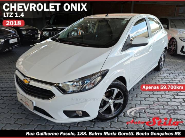 CHEVROLET - ONIX - 2017/2018 - Branca - R$ 68.900,00