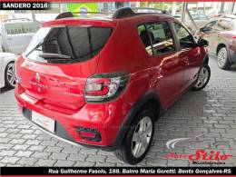 RENAULT - SANDERO - 2015/2016 - Vermelha - R$ 47.795,00