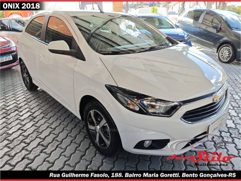 CHEVROLET - ONIX - 2017/2018 - Branca - R$ 68.900,00