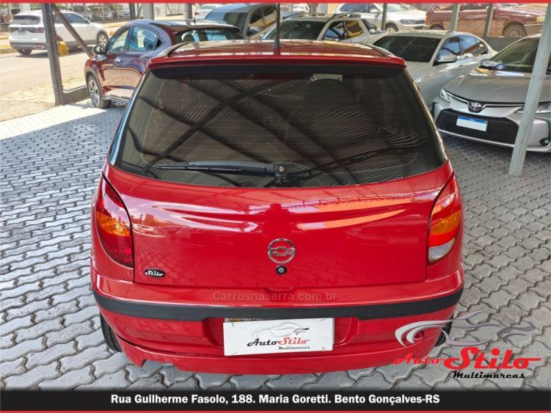 CHEVROLET - CELTA - 2002/2003 - Vermelha - R$ 19.900,00