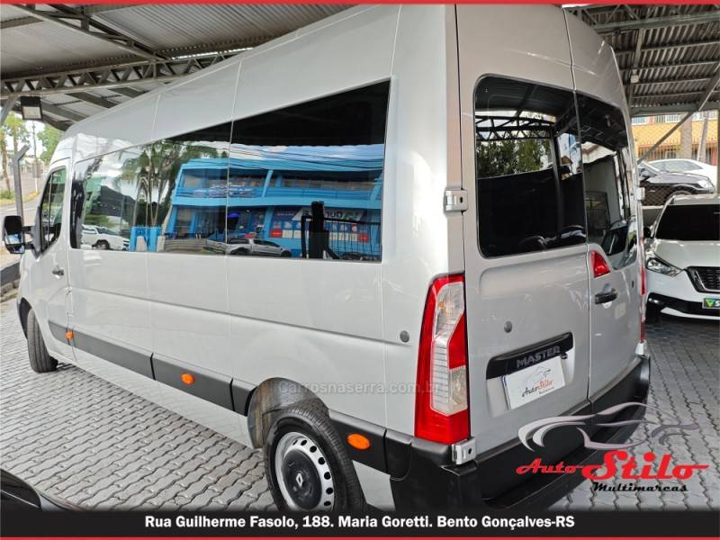 RENAULT - MASTER - 2013/2014 - Prata - R$ 143.900,00