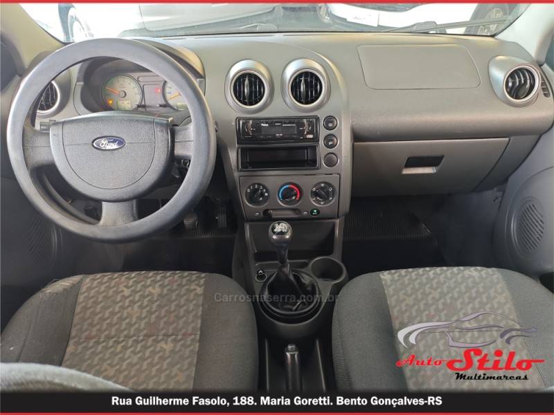 FORD - FIESTA - 2003/2003 - Preta - R$ 21.500,00