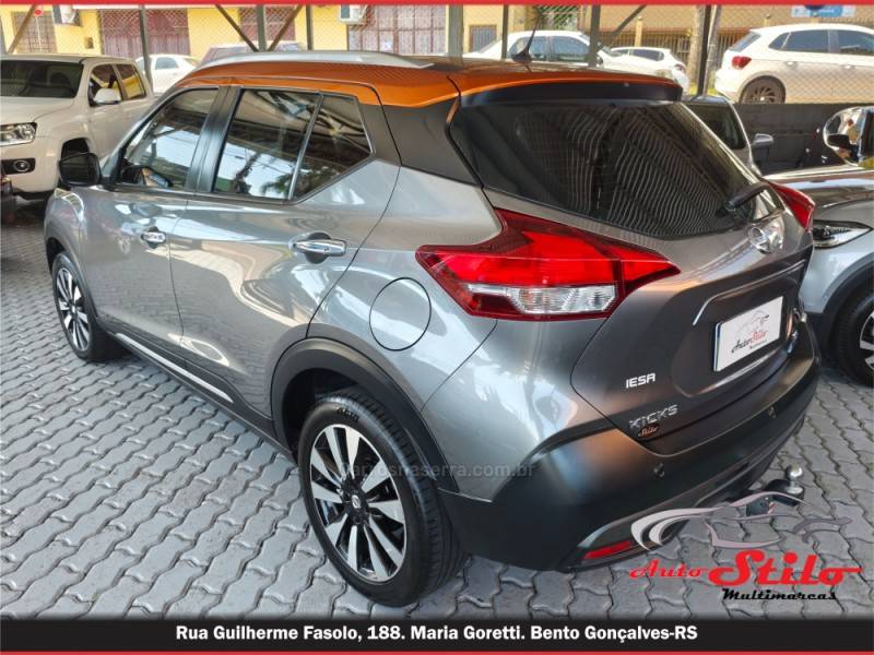 NISSAN - KICKS - 2017/2018 - Cinza - R$ 84.900,00