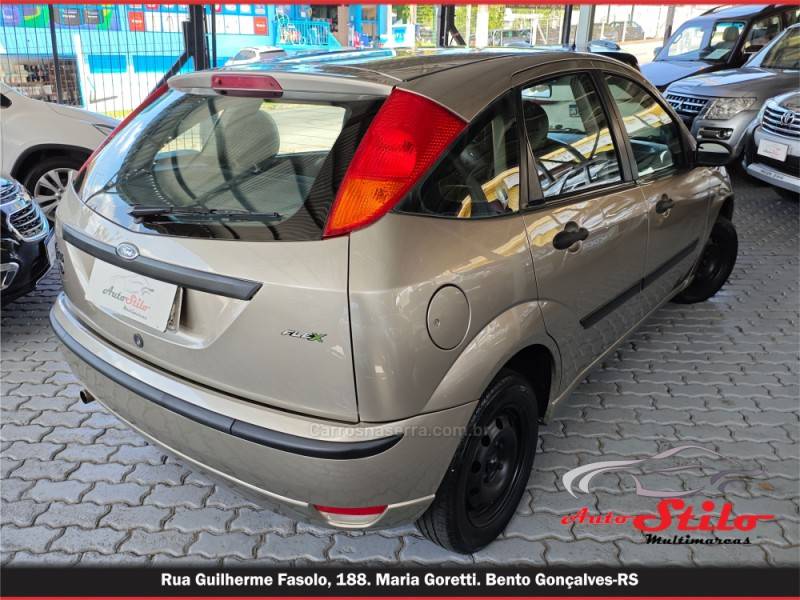 FORD - FOCUS - 2008/2009 - Bege - R$ 31.900,00