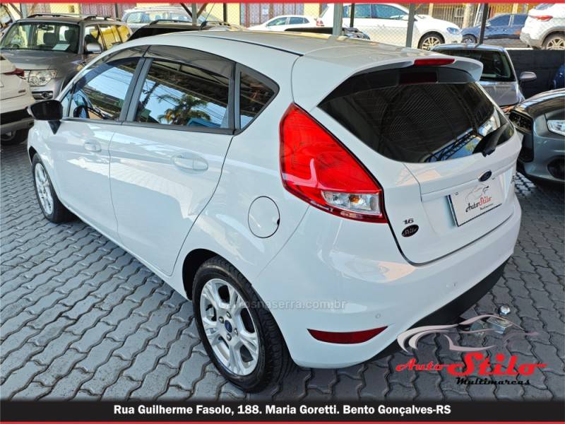 FORD - FIESTA - 2013/2014 - Branca - R$ 42.900,00