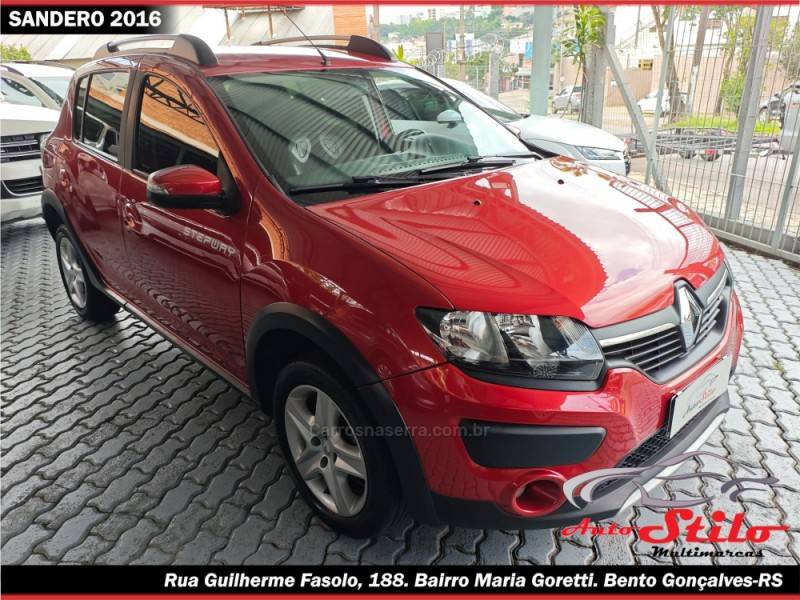 RENAULT - SANDERO - 2015/2016 - Vermelha - R$ 47.795,00