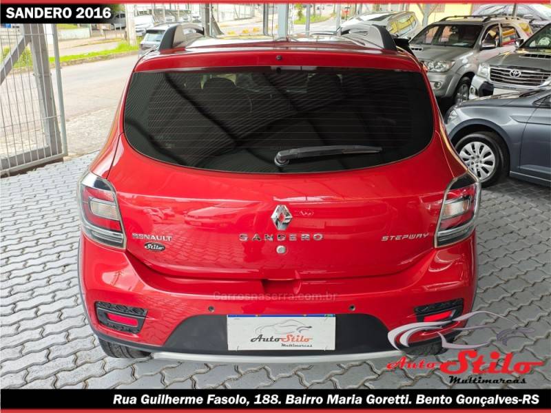 RENAULT - SANDERO - 2015/2016 - Vermelha - R$ 47.795,00