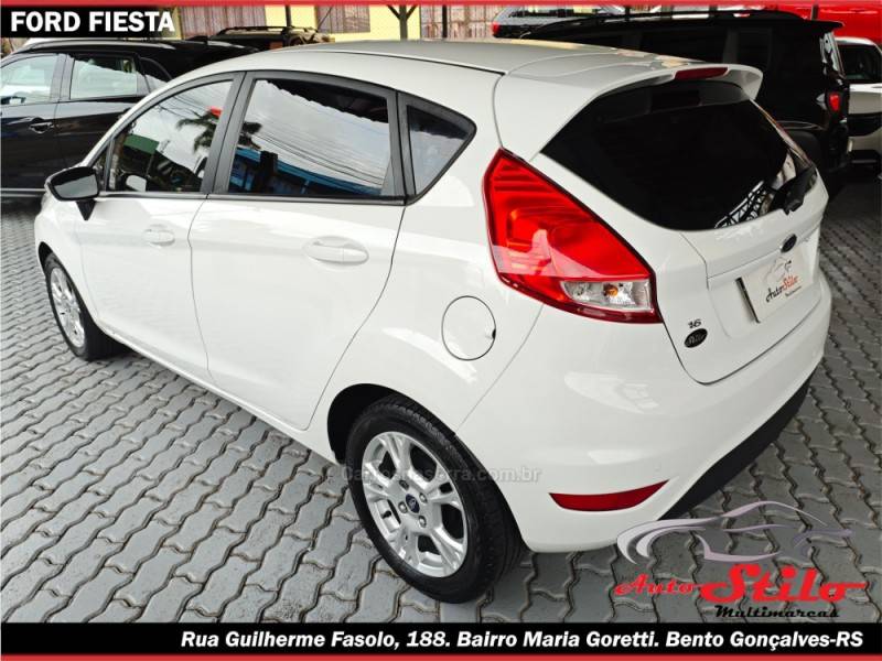 FORD - FIESTA - 2015/2015 - Branca - R$ 49.900,00