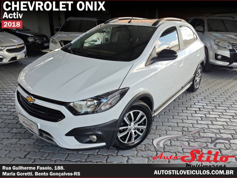 CHEVROLET - ONIX - 2017/2018 - Branca - R$ 69.900,00
