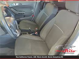 FORD - FIESTA - 2013/2014 - Branca - R$ 42.900,00