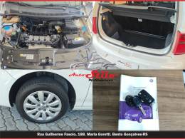VOLKSWAGEN - FOX - 2013/2014 - Branca - R$ 44.900,00