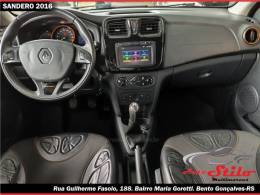 RENAULT - SANDERO - 2015/2016 - Vermelha - R$ 47.795,00
