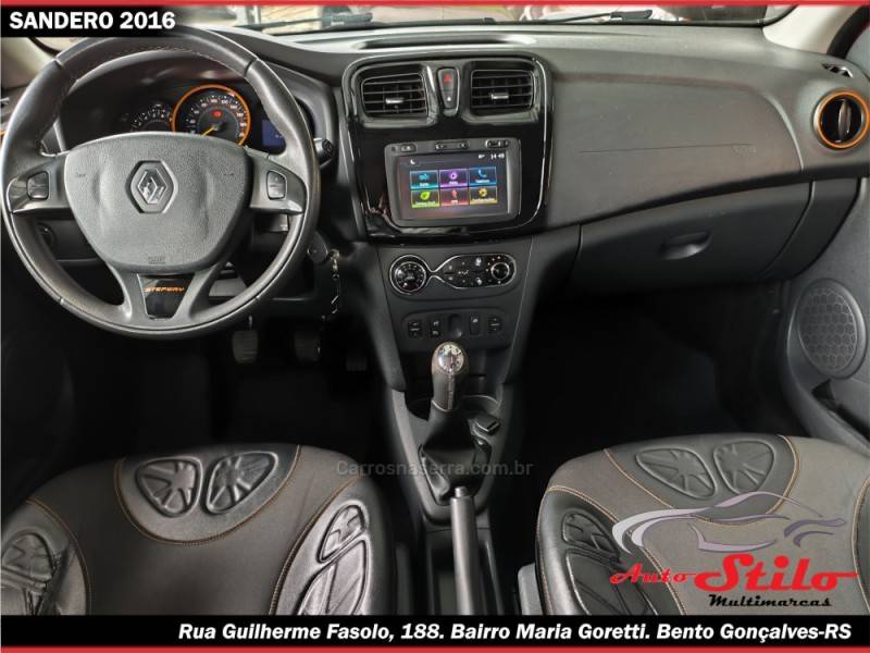 RENAULT - SANDERO - 2015/2016 - Vermelha - R$ 47.795,00