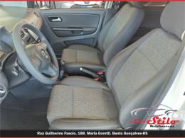 VOLKSWAGEN - FOX - 2013/2014 - Branca - R$ 44.900,00