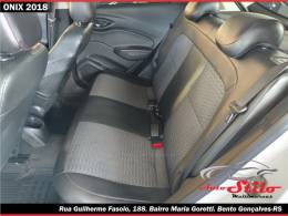 CHEVROLET - ONIX - 2017/2018 - Branca - R$ 68.900,00