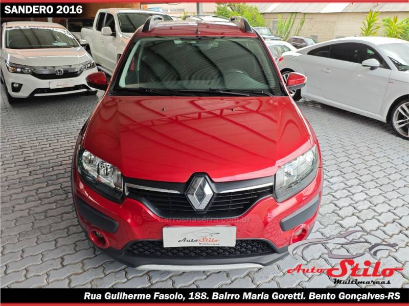 RENAULT - SANDERO - 2015/2016 - Vermelha - R$ 47.795,00