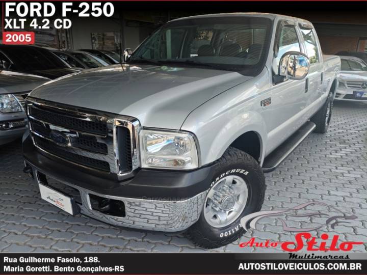 FORD - F-250 - 2005/2005 - Prata - R$ 175.000,00