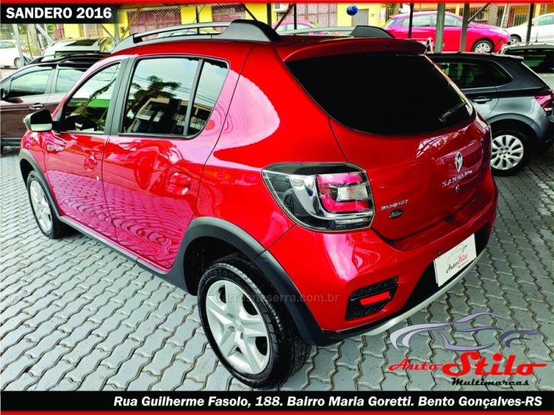 RENAULT - SANDERO - 2015/2016 - Vermelha - R$ 47.795,00