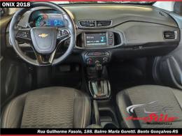 CHEVROLET - ONIX - 2017/2018 - Branca - R$ 68.900,00