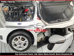 FORD - FIESTA - 2015/2015 - Branca - R$ 49.900,00