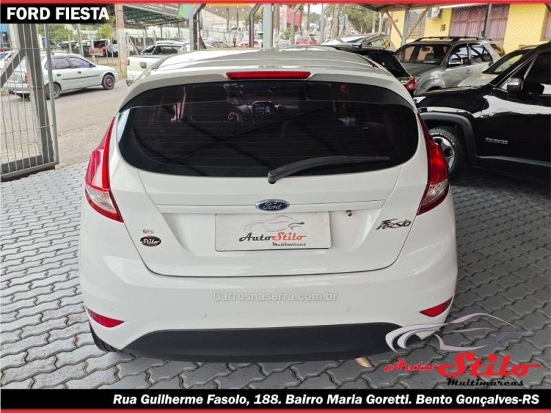 FORD - FIESTA - 2015/2015 - Branca - R$ 49.900,00