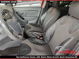 RENAULT - SANDERO - 2015/2016 - Vermelha - R$ 47.795,00