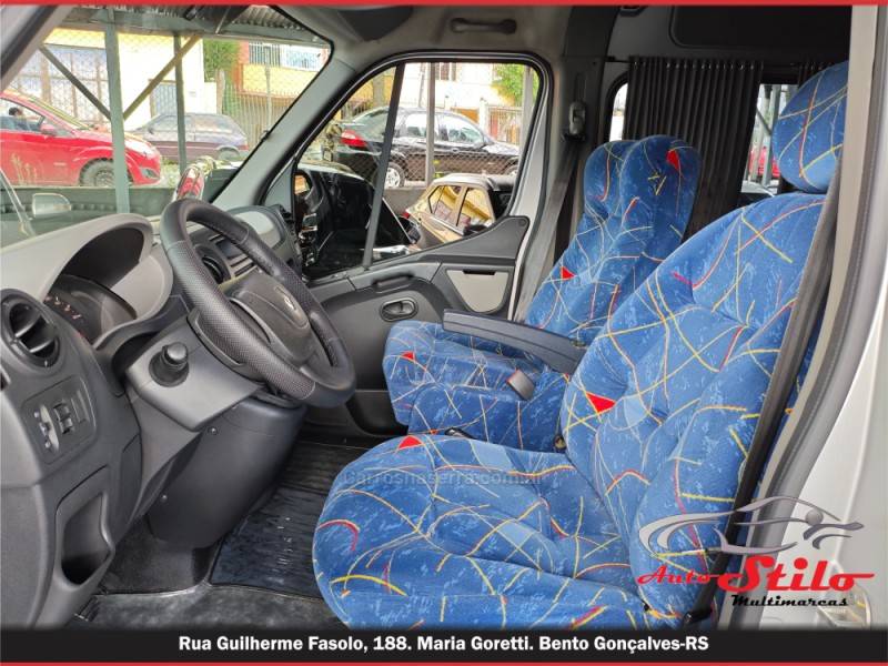 RENAULT - MASTER - 2013/2014 - Prata - R$ 143.900,00