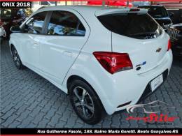 CHEVROLET - ONIX - 2017/2018 - Branca - R$ 68.900,00