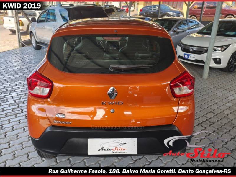 RENAULT - KWID - 2018/2019 - Laranja - R$ 39.900,00