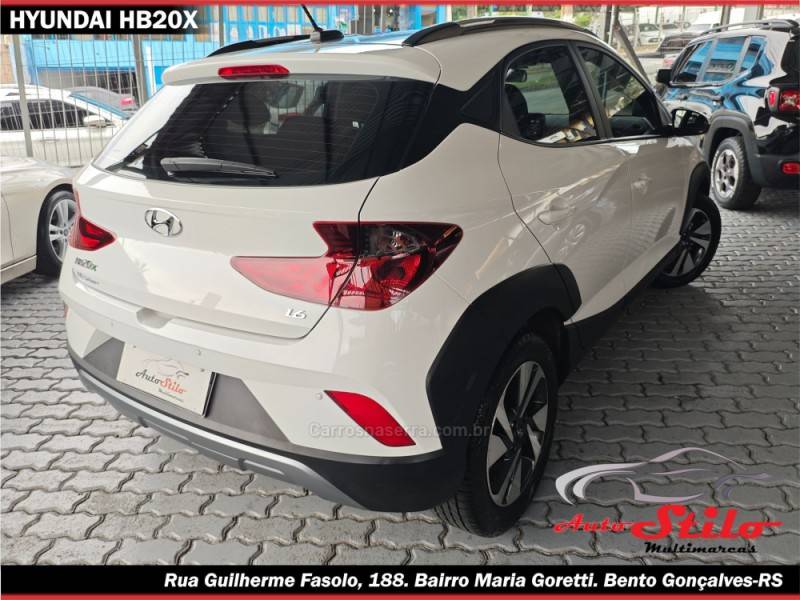 HYUNDAI - HB20X - 2021/2022 - Branca - R$ 84.900,00