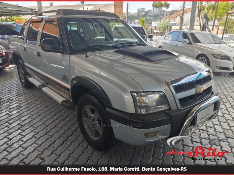 CHEVROLET - S10 - 2011/2011 - Branca - R$ 69.900,00