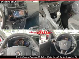 RENAULT - SANDERO - 2015/2016 - Vermelha - R$ 47.795,00