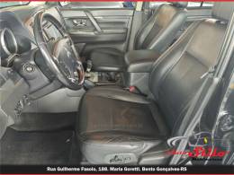 MITSUBISHI - PAJERO - 2014/2015 - Preta - R$ 154.900,00