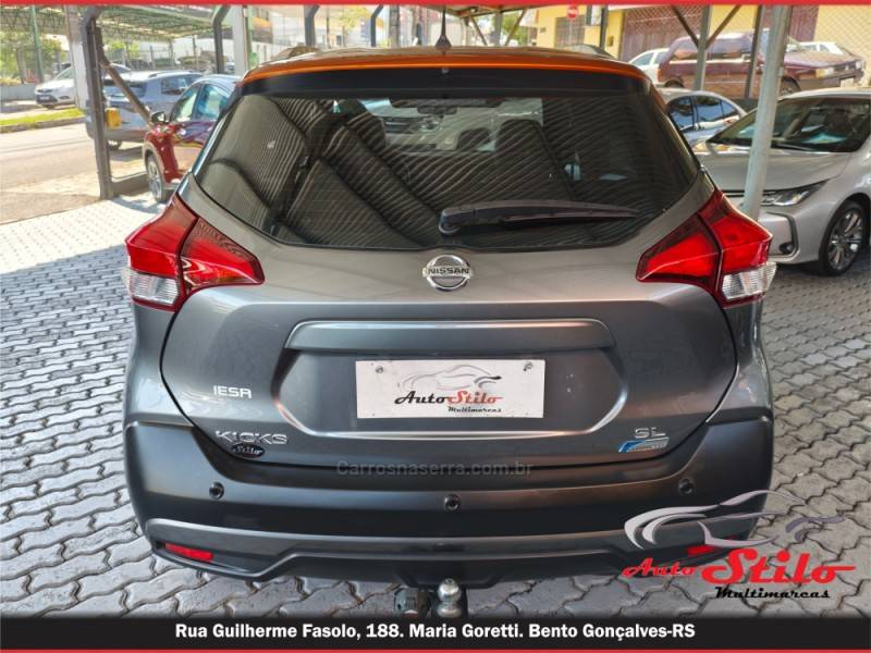 NISSAN - KICKS - 2017/2018 - Cinza - R$ 84.900,00