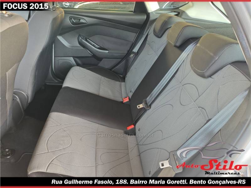 FORD - FOCUS - 2014/2015 - Prata - R$ 59.900,00